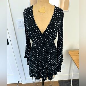 ⭐️ Billabong Bell Sleeve Dress